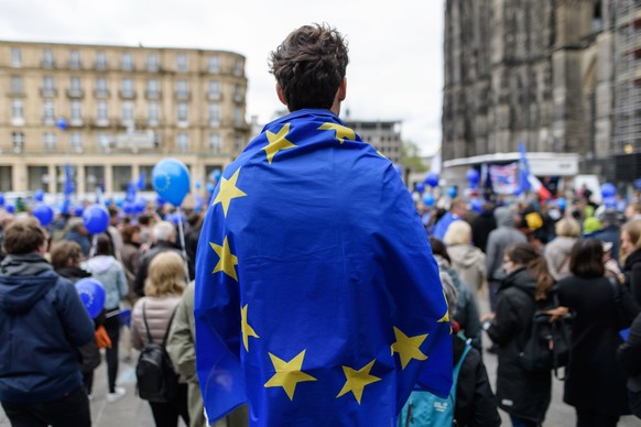 epa05923440 A participant wears a flag of the European Union (EU) during a pro-European Union rally titled &#039;Pulse of Europe&#039; at the Roncalliplatz square in Cologne, Germany, 23 April 2017. T ...