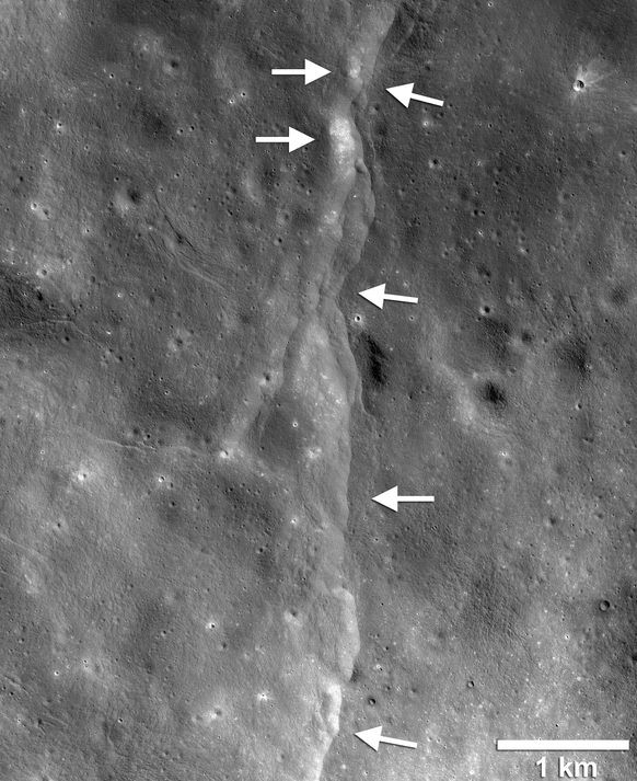Falten auf Mond