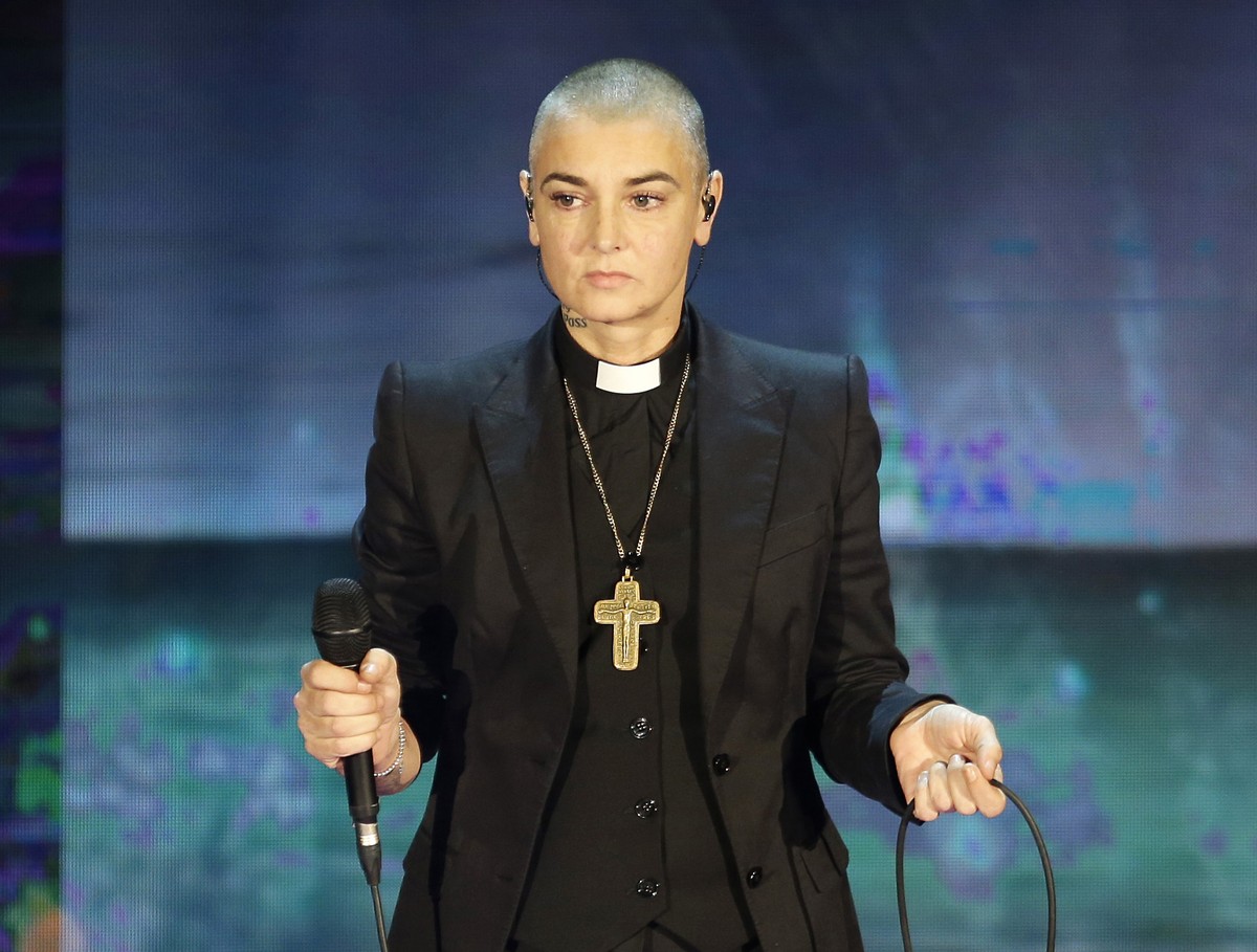 FILE - In this Oct. 5, 2014 file photo, Irish singer Sinead O'Connor performs during the Italian State RAI TV program "Che Tempo che Fa", in Milan, Italy. O'Connor, who died July 2 ...