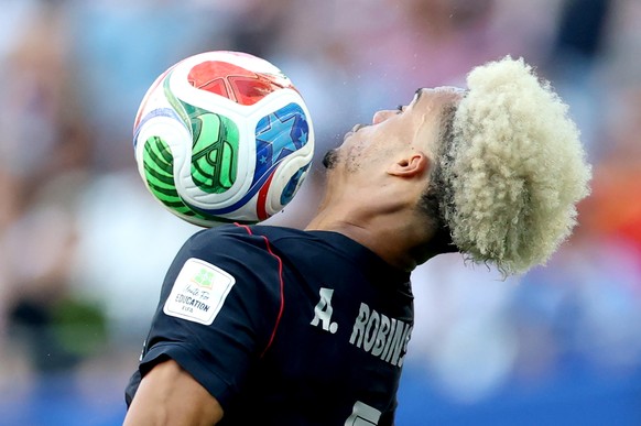 <p>Antonee Robinson und die USA bekommen im Achtelfinal von Belgien ordentlich einen vor den Latz geknallt – die Heim-WM ist damit beendet.</p>