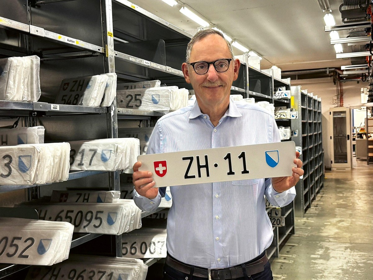 Mario Fehr mit Autonummer ZH 11.