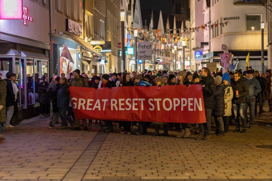 News Bilder des Tages Reutlingen Themenbilder: Unterwegs in Reutlingen, 28.01.2023, Themenbilder: Unterwegs in Reutlingen, Querdenker Demo in der Wilhelmstrasse. Great Reset Stoppen, 28.01.2023, *** R ...