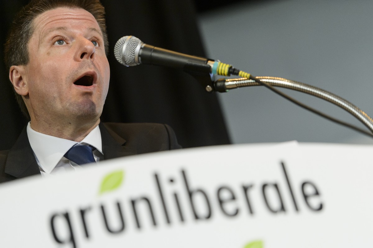 Martin Baeumle, president des Vert'liberaux, parle lors de l'assemblee des delegues des Vert'liberaux, Gruenliberale Partei ce samedi 7 novembre 2015 a Lausanne. (KEYSTONE/Jean-Christop ...