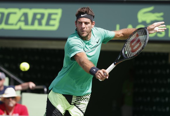 Juan Martin del Potro, of Argentina, returns a shot from Roger Federer, of Switzerland, during a tennis match at the Miami Open, Monday, March 27, 2017 in Key Biscayne, Fla. (AP Photo/Wilfredo Lee)