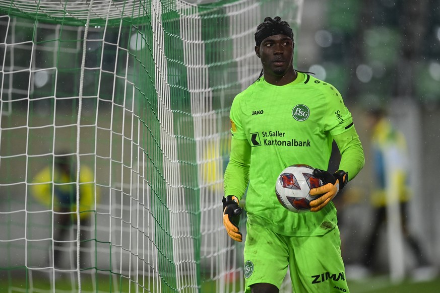 epa08694745 St. Gallens goalkeeper Lawrence Ati Zigi during the UEFA Europa League third qualifying round soccer match between FC St. Gallen and AEK Athens in St. Gallen, Switzerland, 24 September 202 ...