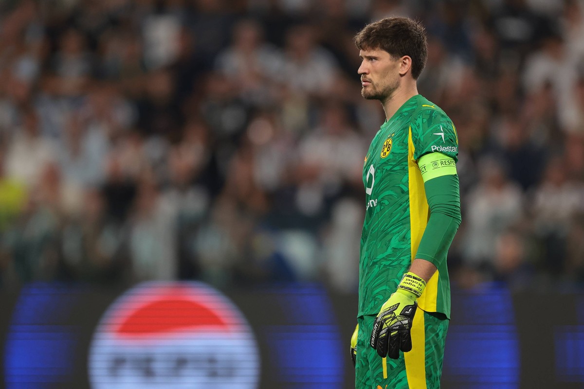 Turin, Italy, 16th September 2025. Gregor Kobel of Borussia Dortmund looks on during the Juventus vs Borussia Dortmund UEFA Champions League match at Allianz Stadium, Turin. Picture credit should read ...