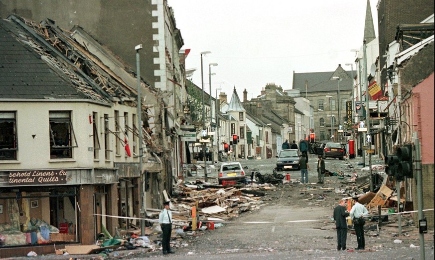 Beim schwersten Bombenanschlag im Nordirlandkonflikt werden am 15. August 1998 in der nordirischen Kleinstadt Omagh 29 Menschen getötet und 220 verletzt. Zum Attentat bekannte sich die Wahre IRA, eine ...