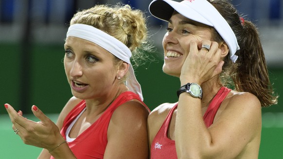 Timea Bacsinszky, left, and Martina Hingis, right, of Switzerland during the women's semi-final doubles match against Andrea Hlavackova and Lucie Hradecka from Czech Republic at the Olympic Tennis Center in Rio de Janeiro, Brazil, at the Rio 2016 Olympic Summer Games, pictured on Friday, August 12, 2016. (KEYSTONE/Laurent Gillieron)