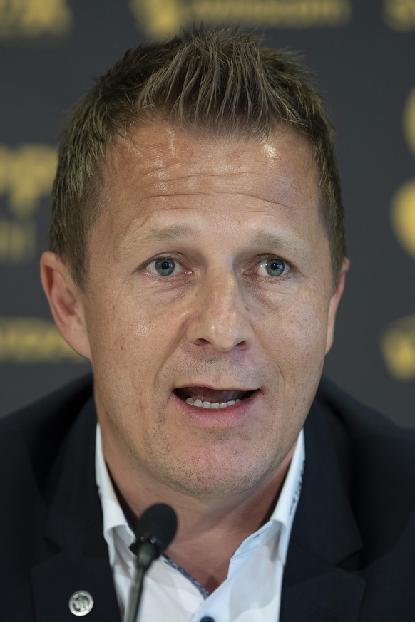 YB Trainer Gerardo Seoane, und Sportchef Cristoph Spycher sprechen an einer Medienkonferenz, am Dienstag, 16. Juli 2019, im Stade de Suisse in Bern. (KEYSTONE/Peter Schneider)