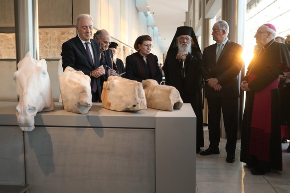 After finding it in the port of Geneva, Athens recovers 351 stolen antiques