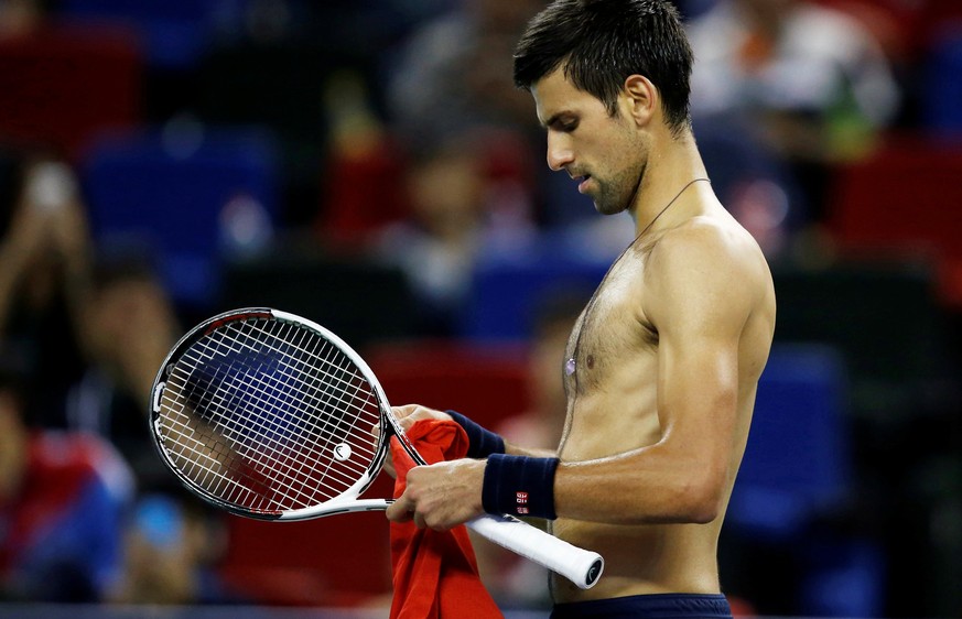 Tennis - Shanghai Masters tennis tournament - Novak Djokovic of Serbia v Roberto Bautista Agut of Spain - Shanghai, China - 15/10/16. Djokovic changes his shirt during the match. REUTERS/Aly Song