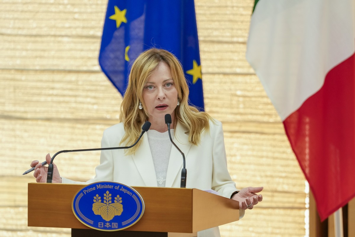 epa12652636 Italy's Prime Minister Giorgia Meloni attends a joint news conference at the prime minister Sanae Takaichi's official residence in Tokyo, Japan, 16 January 2026. EPA/TORU HANAI / ...