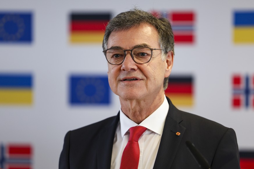 epa11216626 President of the Federal Office of Civil Protection and Disaster Assistance Ralph Tiesler speaks during a media event on the occasion of the transfer of over 1,000 patients from Ukraine in ...