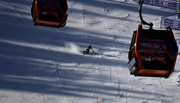 epa09025927 Petra Vlhova of Slovakia in action during the Women&#039;s Slalom race at the FIS Alpine Skiing World Championships in Cortina d&#039;Ampezzo, Italy, 20 February 2021. EPA/CHRISTIAN BRUNA