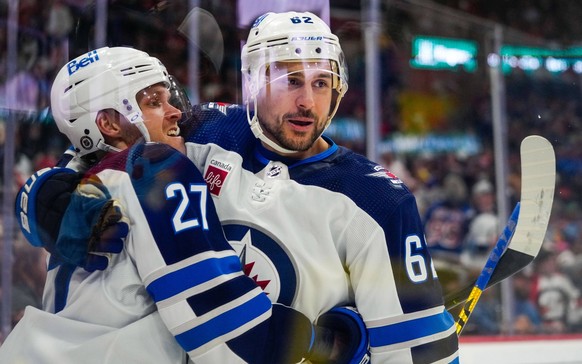 NHL, Eishockey Herren, USA Winnipeg Jets at Florida Panthers Mar 11, 2023 Sunrise, Florida, USA Winnipeg Jets left wing Nikolaj Ehlers 27 and right wing Nino Niederreiter 62 celebrates after scoring a ...