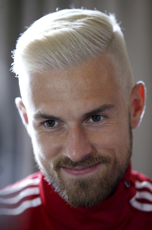 Britain Football Soccer - Wales Press Conference - The Vale Resort, Hensol, Vale of Glamorgan, Wales - 1/6/16
Wales&#039; Aaron Ramsey speaks to the media
Action Images via Reuters / Andrew Couldrid ...