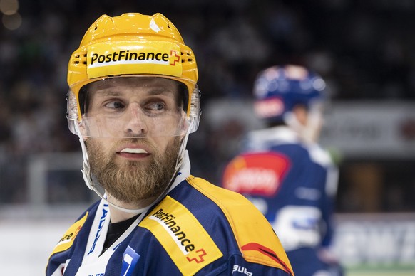 ZSC Zuercher Fredrik Pettersson reagiert im sechsten Eishockey Playoff-Finalspiel der National League zwischen den ZSC Lions und dem HC Lugano am Mittwoch, 25. April 2018, im Zuercher Hallenstadion. ( ...