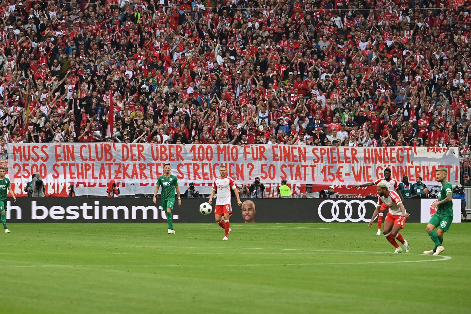 Fanprotest,Banner,Spruchband,Transparent Fussball 1. Bundesliga Saison 2023/2024, 2.Spieltag, Spieltag02 FC Bayern Muenchen -FC Augsburg 3-1 am 27.08.2023 , A L L I A N Z A R E N A *** Fan protest,ban ...