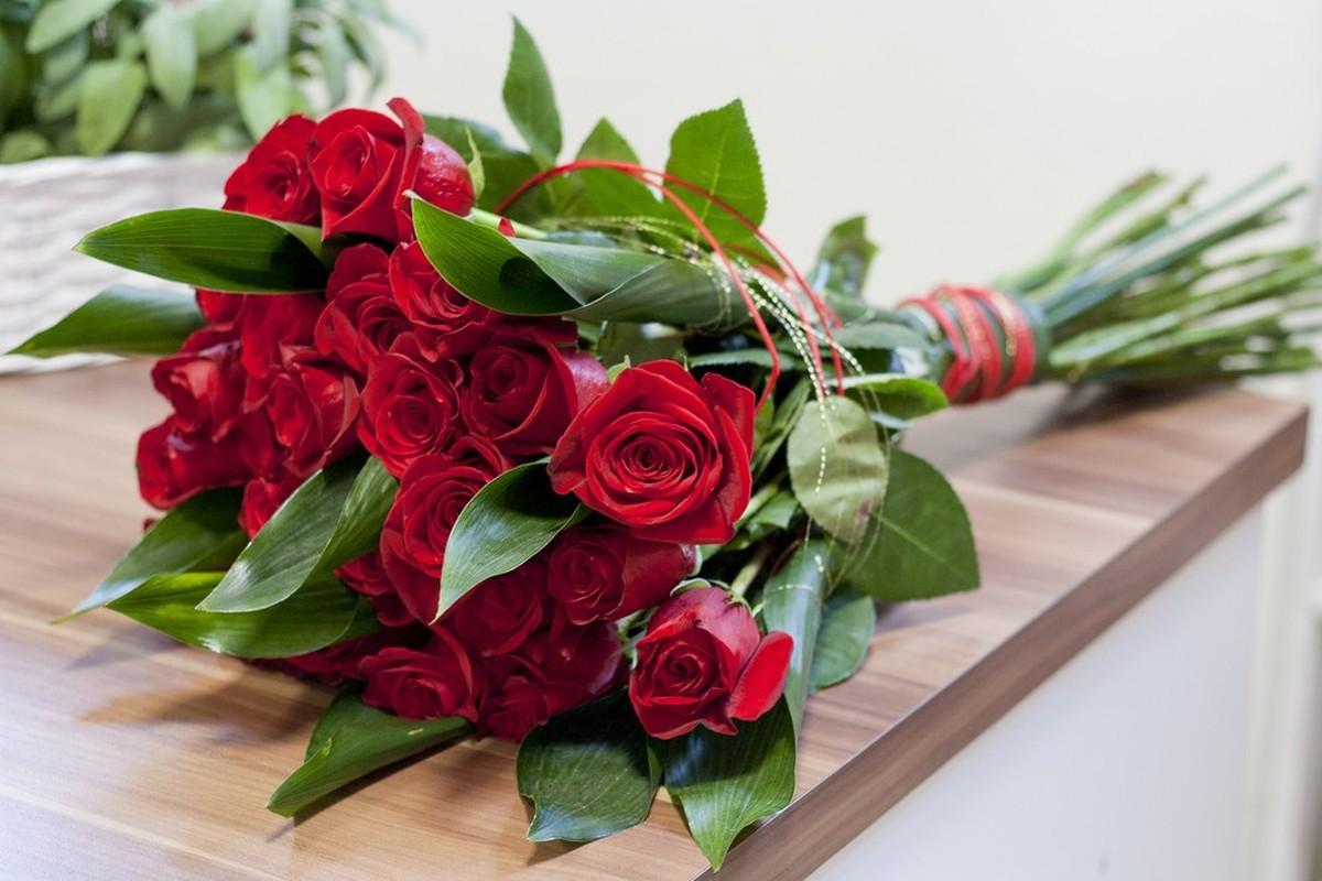 Rote Rosen sind ein beliebtes Geschenk zum Valentinstag.