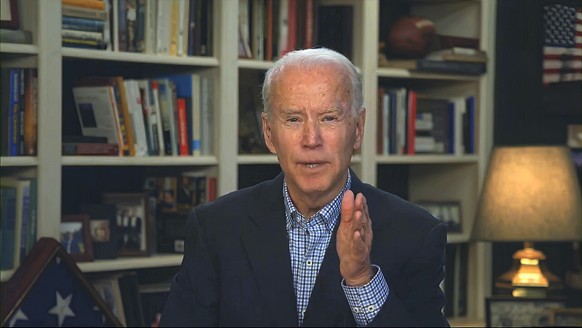 Joe Biden spricht aus dem heimischen Keller zum amerikanischen Volk.