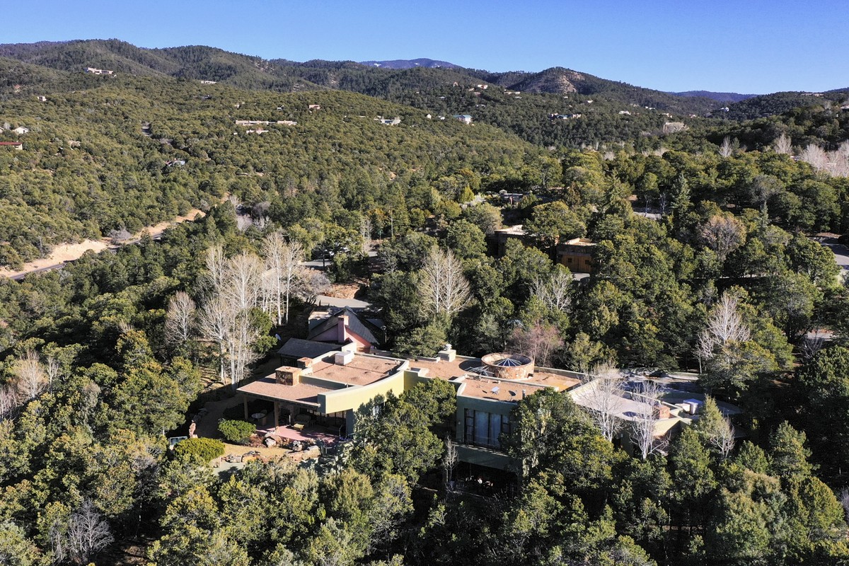 The house owned by actor Gene Hackman and his wife Betsy Arakawa stands Thursday, Feb. 27, 2025, in Santa Fe, N.M. (AP Photo/Roberto E. Rosales)
Gene Hackman