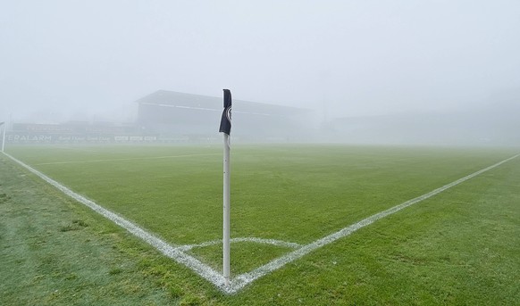 Sport Bilder des Tages 10.11.2024, xmohx, Fussball 2.Bundesliga, SV Elversberg - Hannover 96 emspor, v.l. Das Stadion vor dem Anpfiff bei Nebelsicht DFL/DFB REGULATIONS PROHIBIT ANY USE OF PHOTOGRAPHS ...