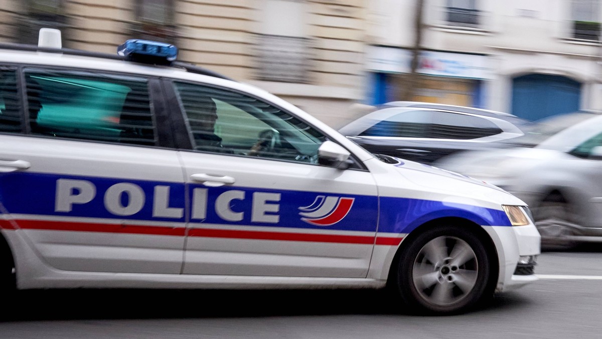 FRANCE-POLICE/INVESTIGATION A police car speeding through the streets of Paris during an intervention on January 19, 2025. Paris France PUBLICATIONxNOTxINxFRA Copyright: xAdnanxFarzatx originalFilenam ...