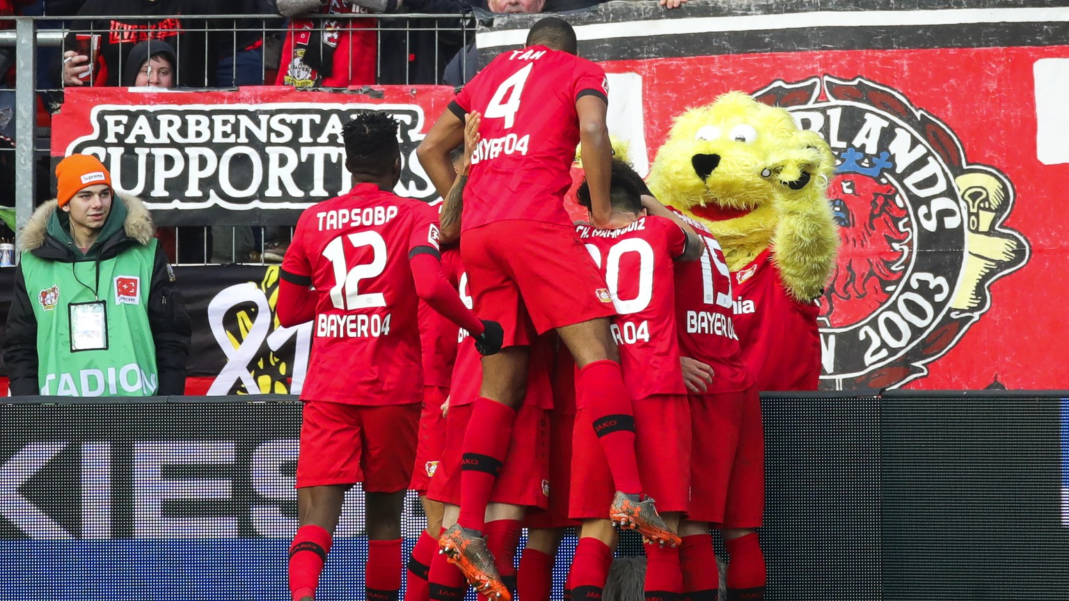 epa08276775 Leverkusen players celebrate a goal during the German Bundesliga soccer match between Bayer 04 Leverkusen and Eintracht Frankfurt in Leverkusen, Germany, 07 March 2020. EPA/ARMANDO BABANI  ...