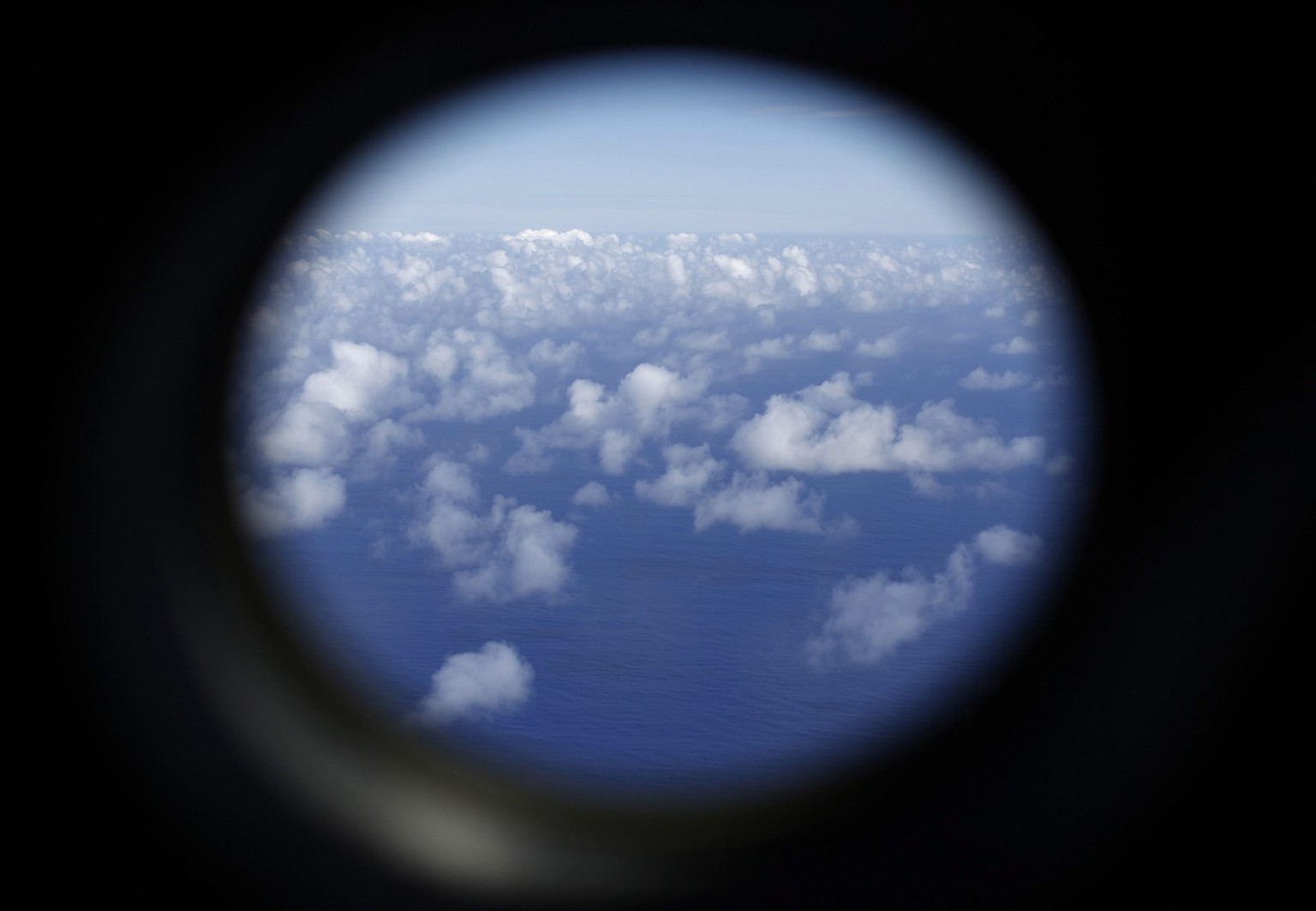 epa04146589 A picture made available on 30 March 2014 shows a view of the Indian Ocean taken from a Royal New Zealand Air Force (RNZAF) P-3K2 Orion aircraft searching for missing Malaysian Airlines fl ...