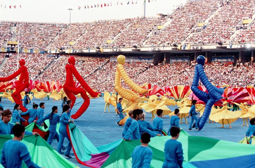 25.07.1992. Barcelona, Spain. The Opening ceremony of the 1992 Barcelona Olympic Games Olympische Spiele Olympia OS Montjuic Olympic Stadium. xACTIONxPLUSx PUBLICATIONxINxGERxSUIxAUTxHUNxSWExNORxDENxF ...