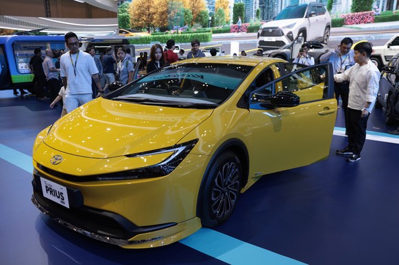 epa11492324 Visitors check a Toyota Prius HEV car by Japanese manufacturer Toyota during Gaikindo Indonesia International Auto Show 2024 in Tangerang, Indonesia, 23 July 2024. Based on data from the A ...
