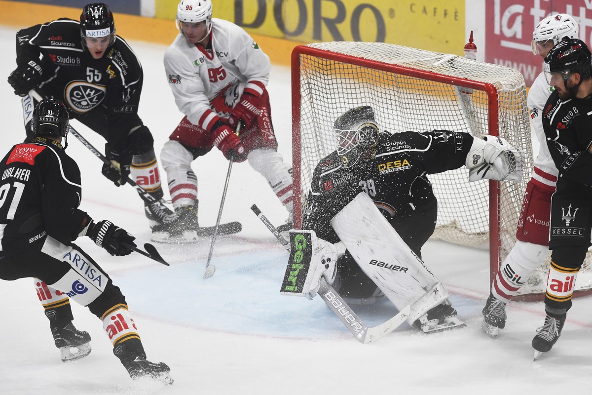Lugano's goalkeeper Sandro Zurkirchen in action, during the regular season game of the National League Swiss Championship 2019/20 between HC Lugano and HC Lausanne, at the ice stadium Corner Aren ...