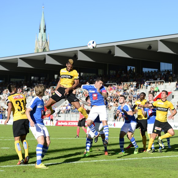 13.8.2016; Winterthur; Fussball Schweizer Cup - SC Veltheim - BSC Young Boys; Yuya Kubo (YB), Gregory Wuethrich (YB) 
und Milan Vilotic (YB) gegen Dominic Waelti (Veltheim), Nurbu Dobler (Veltheim), u ...