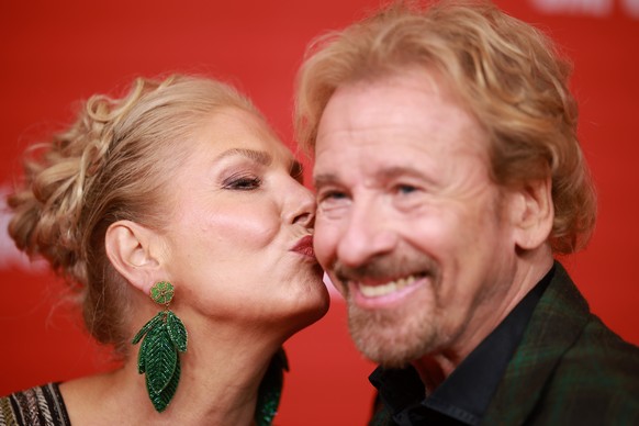 epa12387941 German TV entertainer Thomas Gottschalk (R) and his wife Karina Mross attend the Bild100 reception in Berlin, Germany, 18 September 2025. Leading decision makers in politics, economy, spor ...