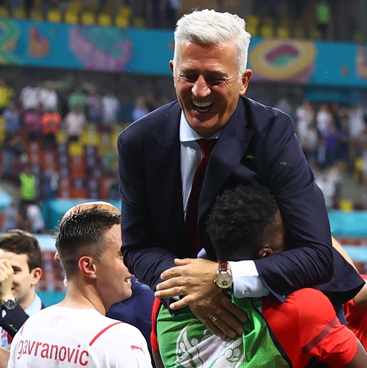 epa09309724 Players of Switzerland react with head coach Vladimir Petkovic (C) after winning the UEFA EURO 2020 round of 16 soccer match between France and Switzerland in Bucharest, Romania, 28 June 2 ...