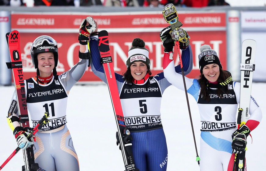 epa08077166 Federica Brignone (C) of Italy celebrates in the finish area after winning the women&#039;s Giant Slalom race at the FIS Alpine Skiing World Cup in Courchevel, France, 17 December 2019. Br ...