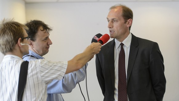 Hugh Quennec überlässt in Lausanne Ken Stickney das Ruder.