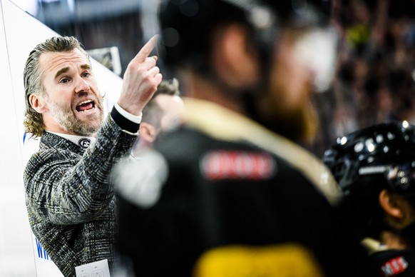 L&#039;entraineur fribourgeois Christian Dube lors de la rencontre de playoff 1/4 de final acte 3 du championnat suisse de hockey sur glace de National League LNA, entre le HC Fribourg-Gotteron, HCFG, ...