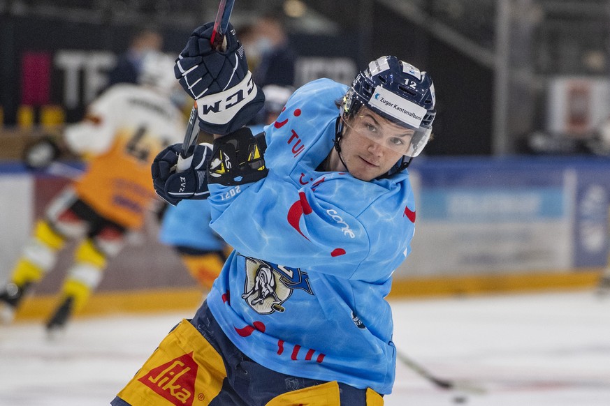 Yannick Zehnder von Zug beim Eishockey Meisterschaftsspiel in der Qualifikation der National League zwischen dem EV Zug und dem SC Bern vom Samstag, 10. Oktober 2020 in Zug. (KEYSTONE/Urs Flueeler).