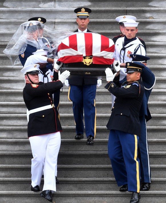 epa06990534 The casket of Senator John McCain, is carried down the steps of the US Capitol after the Memorial Service for Senator John McCain in Washington D.C., 01 September 2018. McCain died 25 Augu ...