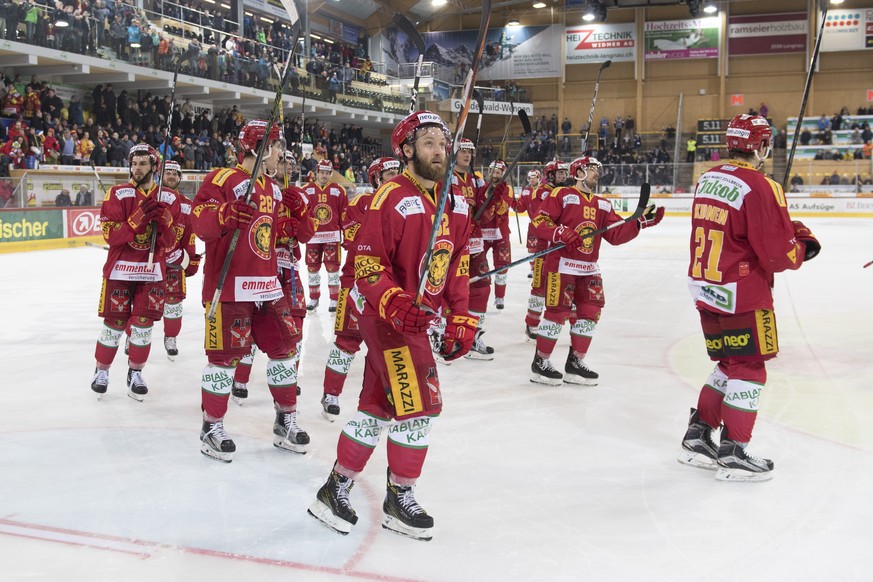 Tigers Spieler jubeln nach dem Eishockey National League A Spiel, zwischen den SCL Tigers und dem EHC Kloten, am Sonntag 5. Februar 2017 in der Ilfishalle in Langnau. (KEYSTONE/Marcel Bieri)