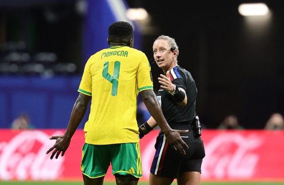 epa13047272 Referee Tori Penso (R) talks to Teboho Mokoena of South Africa (L) after his yellow card during the FIFA World Cup 2026 group stage match Czechia against South Africa, in Atlanta, USA, 18  ...