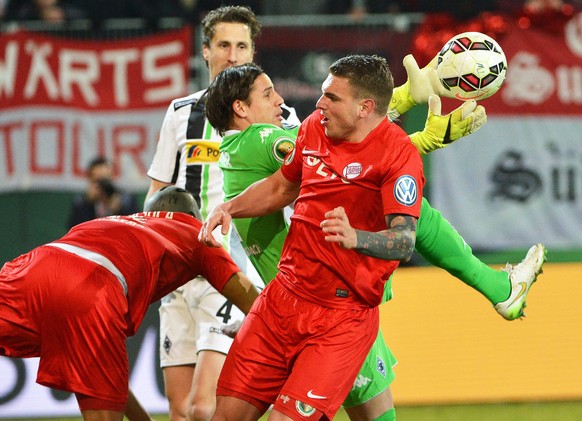 Yann Sommer hat im Strafraum alles im Griff.