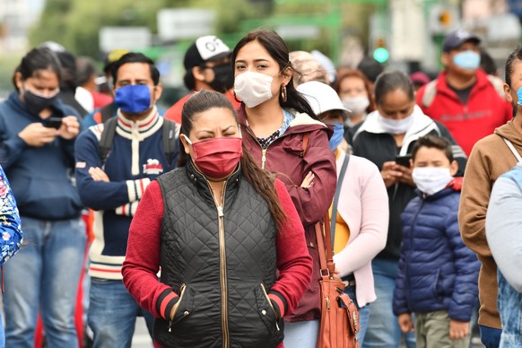 epa08480116 Informal merchants block one of the main avenues during a protest to demand financial support amid the ongoing coronavirus lockdown in Mexico City, Mexico, 11 June 2020. EPA/JORGE NUNEZ