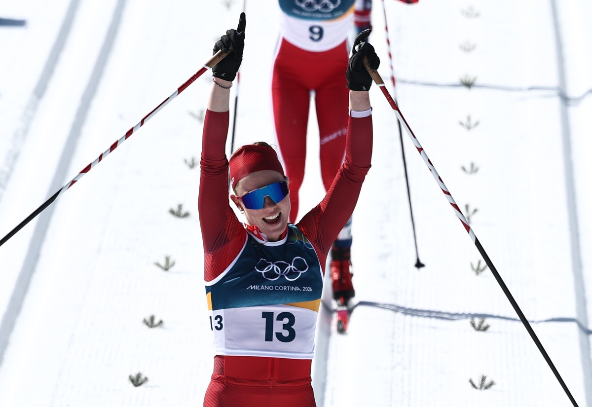 epa12768075 Nadja Kaelin of Switzerland celebrates third place in the finish area during the Women's 50km Mass Start Classic of the Cross-Country Skiing competitions at the Milano Cortina 2026 Wi ...