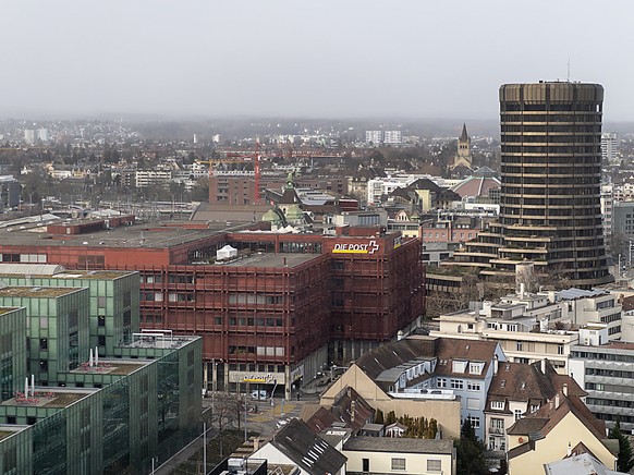 Die Bank für Internationalen Zahlungsausgleich BIZ in Basel (Turmgebäude) hat in ihrem jüngsten Quartalsbericht vor steigenden Risiken an den Finanzmärkten gewarnt. (Archivbild)