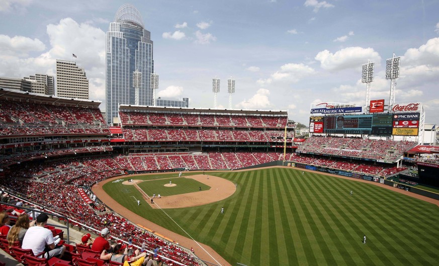 MLB, Baseball Men, USA Milwaukee Brewers at Cincinnati Reds, April 15, 2017 Cincinnati, Ohio, USA General view of Great American Ball Park during a game with the Milwaukee Brewers and Cincinnati Reds...