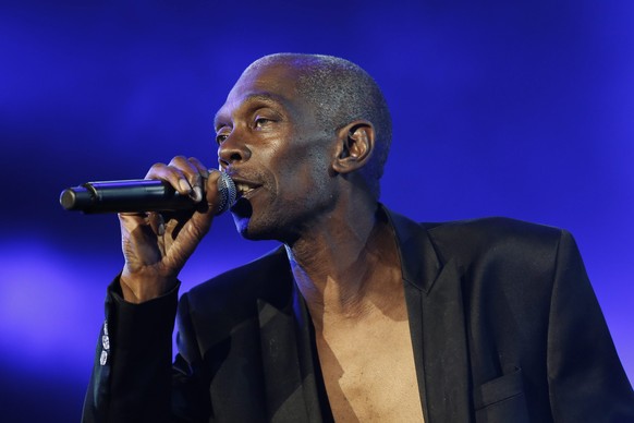 epa04851669 A picture made available on 18 July 2015 of Maxi Jazz, singer and frontman of the British trip-hop-dance band Faithless, performs at the Gurten music open air festival in Bern, Switzerland ...