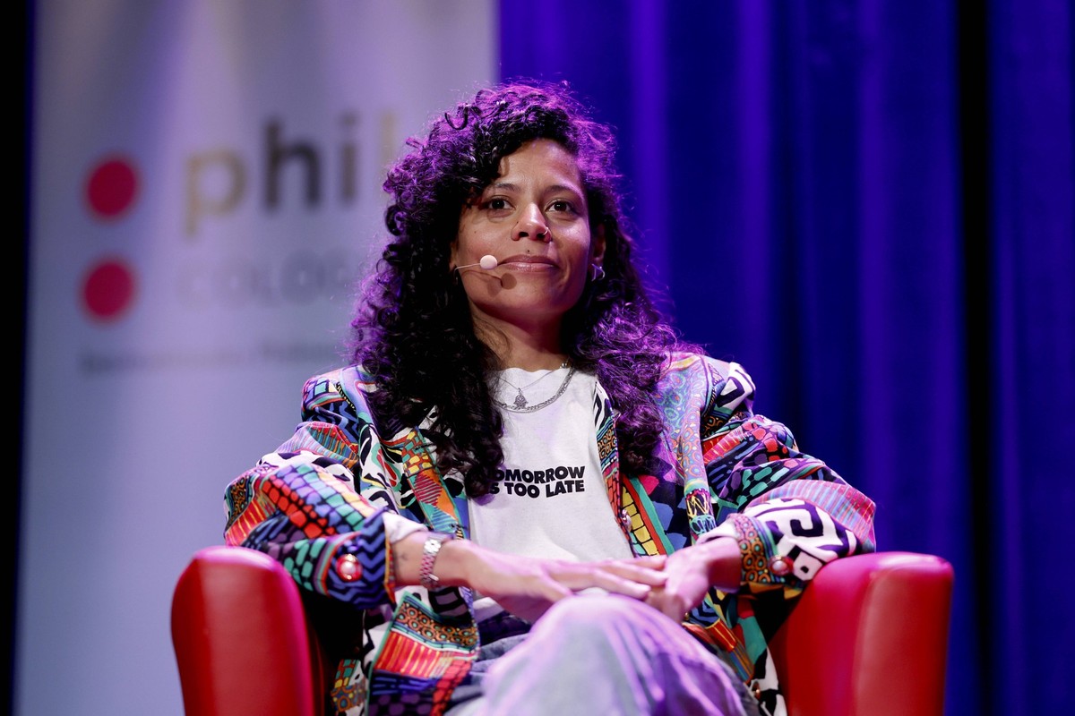 Autorin Emilia Roig spricht auf der Phil.Cologne 2023 in der Comedia. Zum 11. Mal präsentiert das Internationale Philosophiefest phil.COLOGNE Stimmen aus Philosophie, Wissenschaft und Politik. Köln, 0 ...