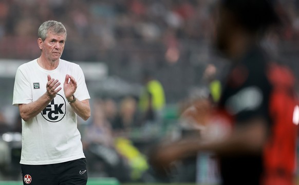 epa11369570 Kaiserslautern&#039;s head coach Friedhelm Funkel reacts during the German DFB Cup final soccer match between 1.FC Kaiserslautern and Bayer 04 Leverkusen in Berlin, Germany, 25 May 2024. E ...